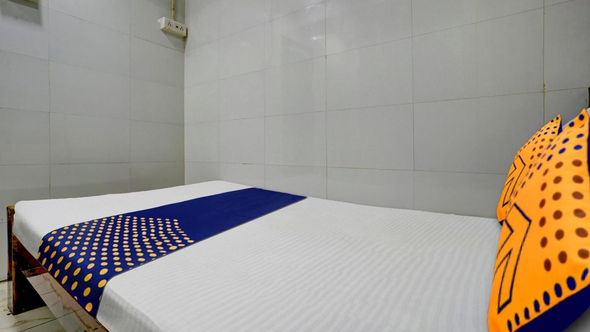 Hotel O Gulzar Masjid Bunder Railway Station Hotel 3*