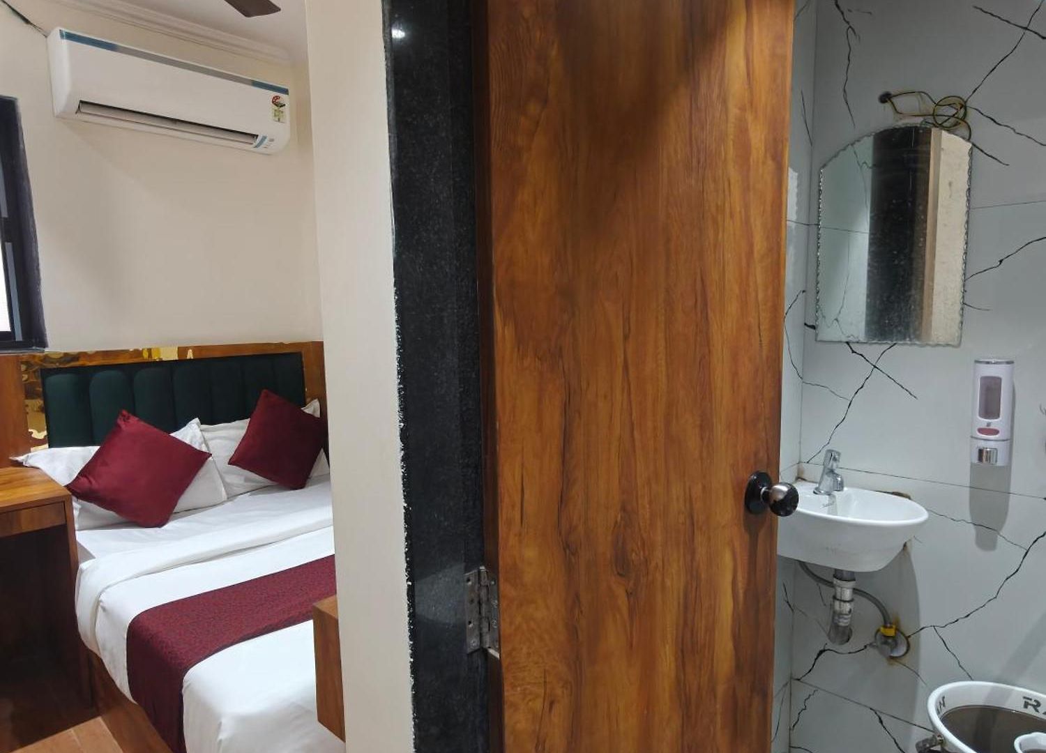 Hotel Sai Palace- Near Tata Memorial Hospital