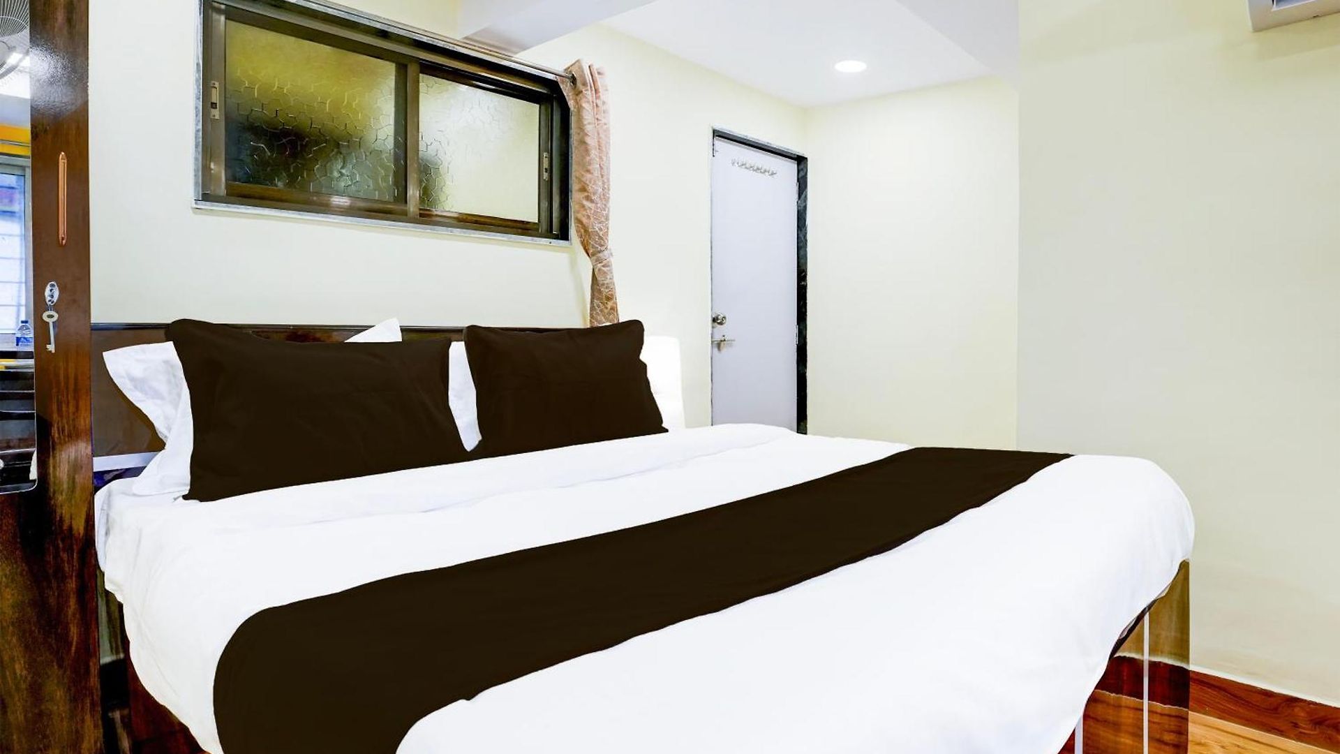 O Metro Galaxy Hotel Mumbai