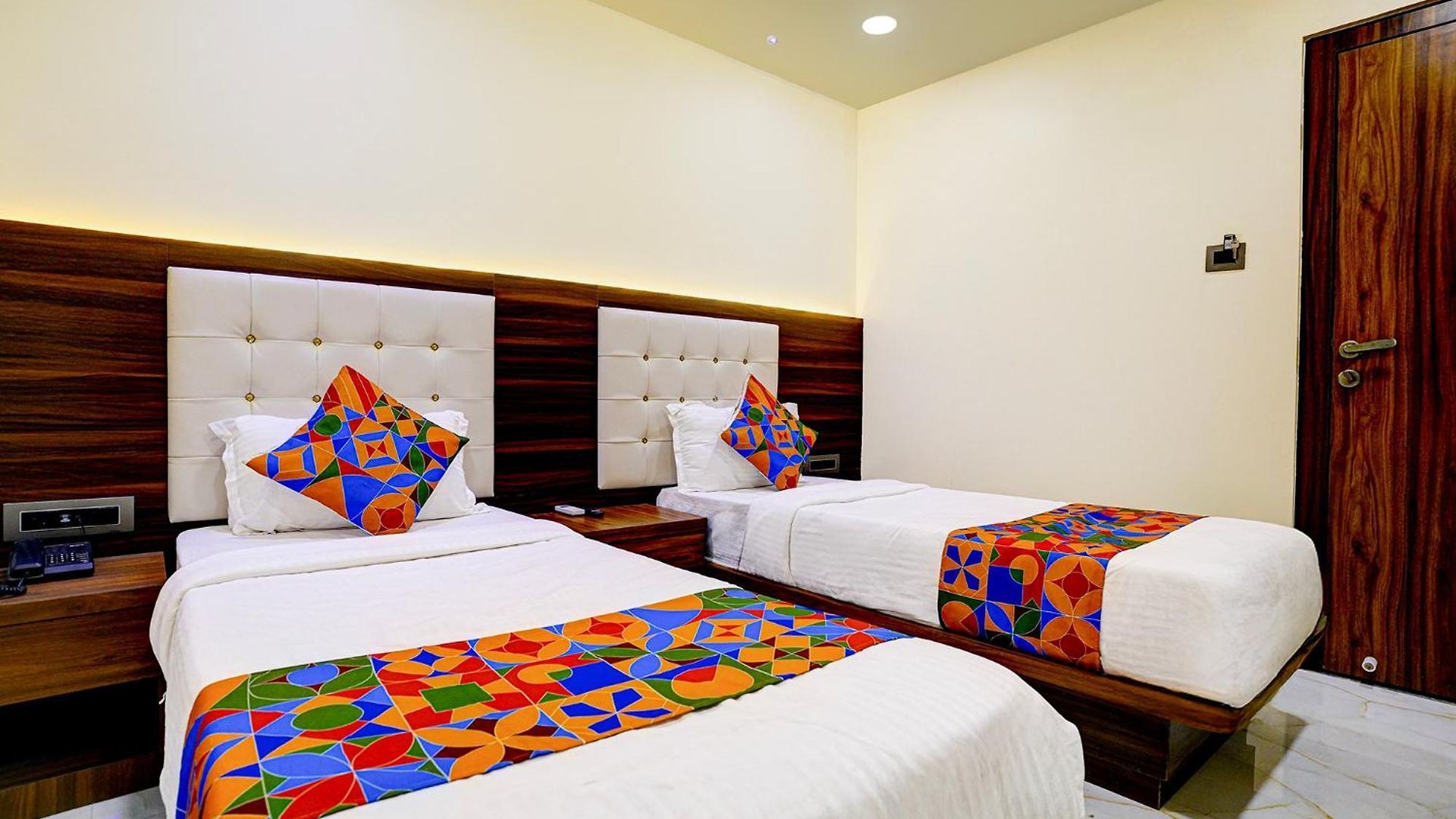 Fabhotel Majestic Crest 3*
