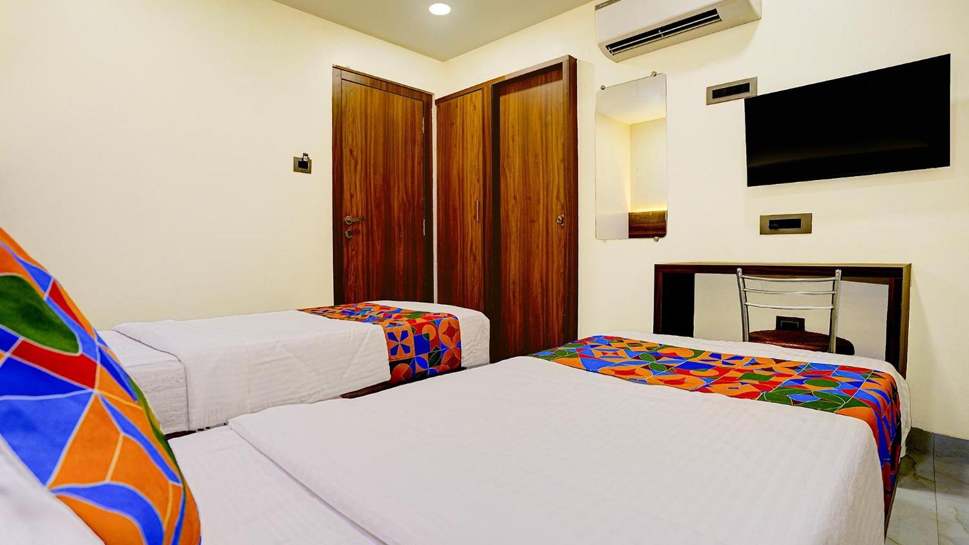 Hotel Fabhotel Majestic Crest 3*