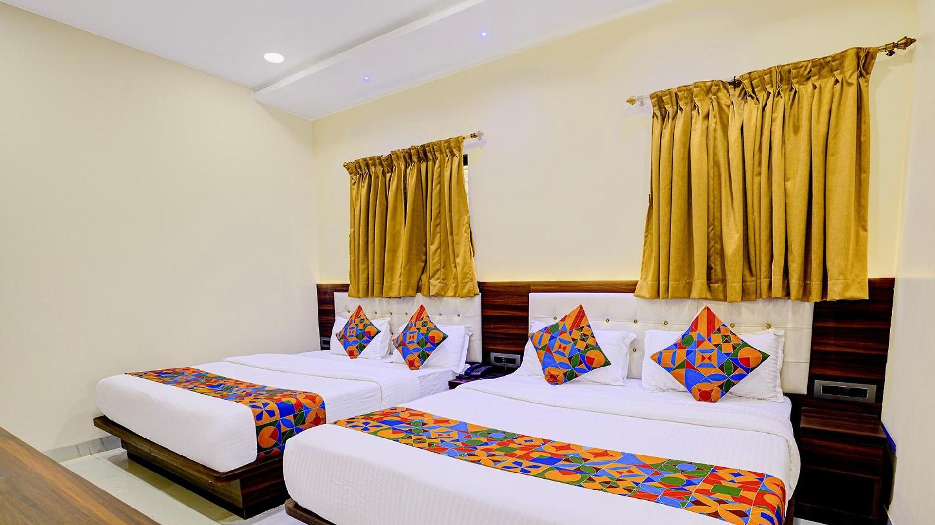Fabhotel Majestic Crest Hotel