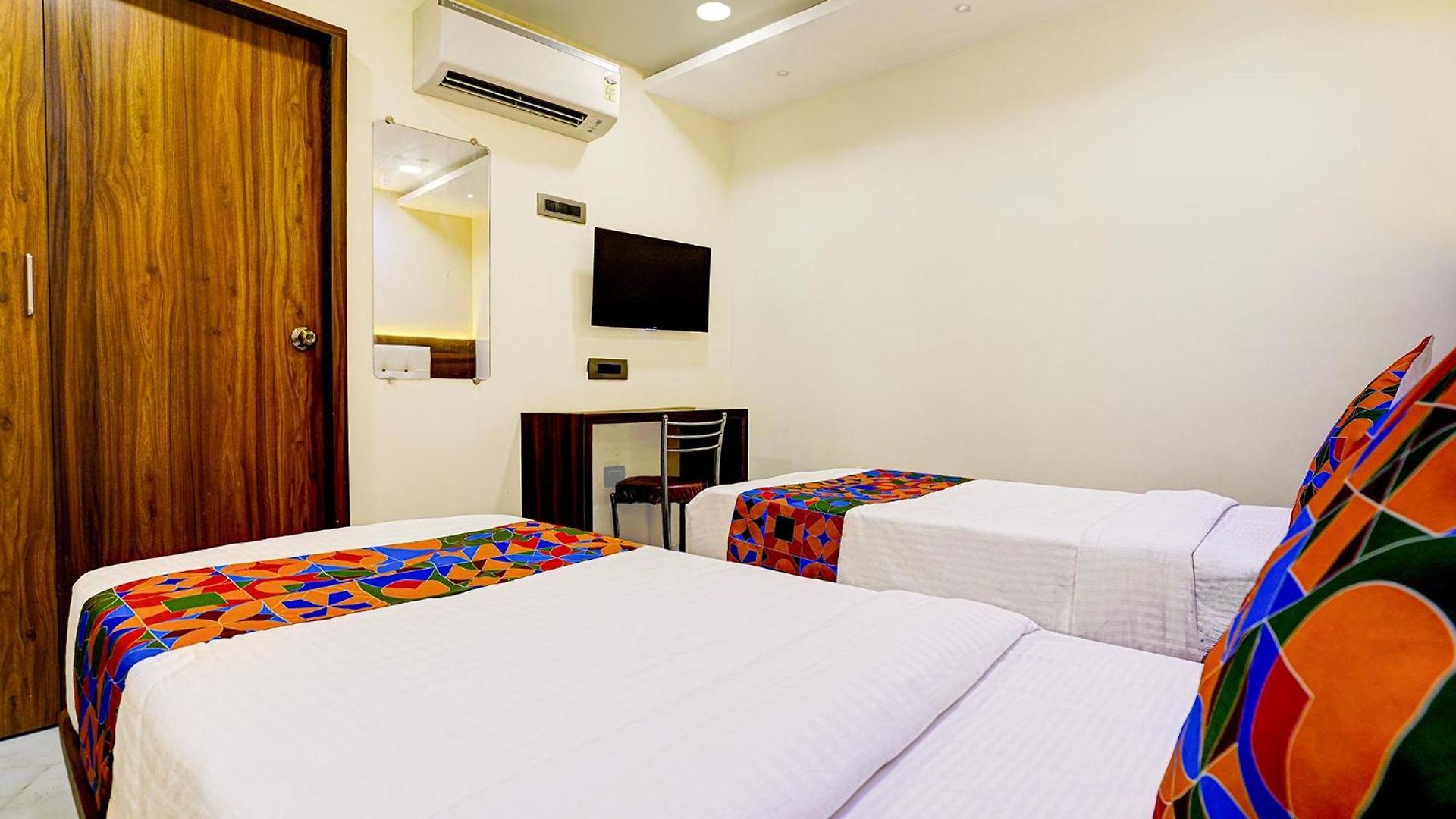 Hotel Fabhotel Majestic Crest 3*
