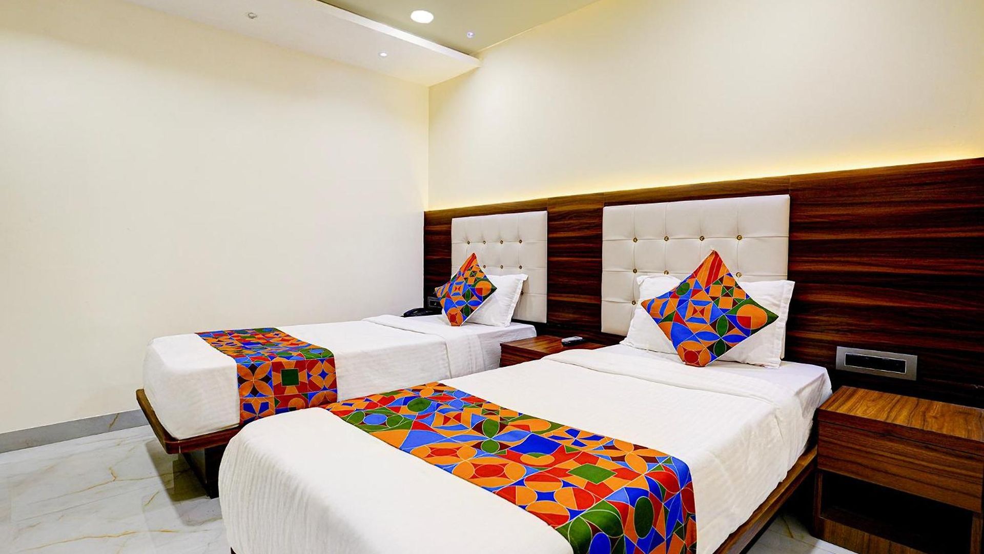 Fabhotel Majestic Crest 3*