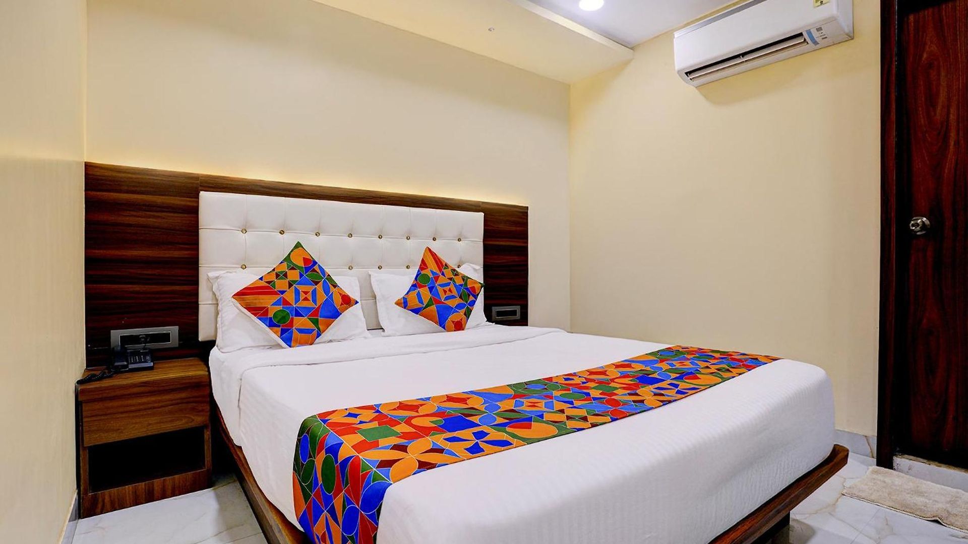 Fabhotel Majestic Crest