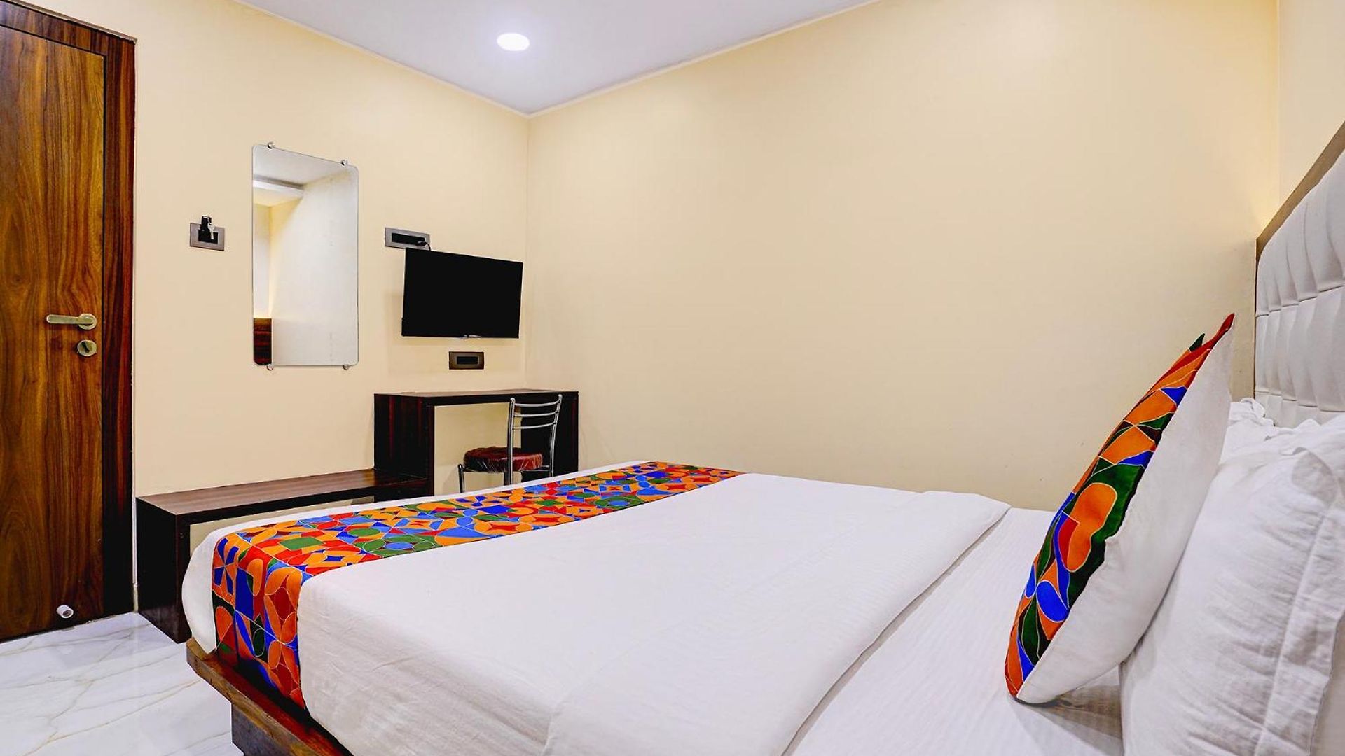 Fabhotel Majestic Crest 3*