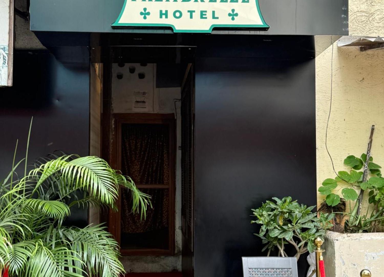 Palm Breeze - Colaba Hotel 3*