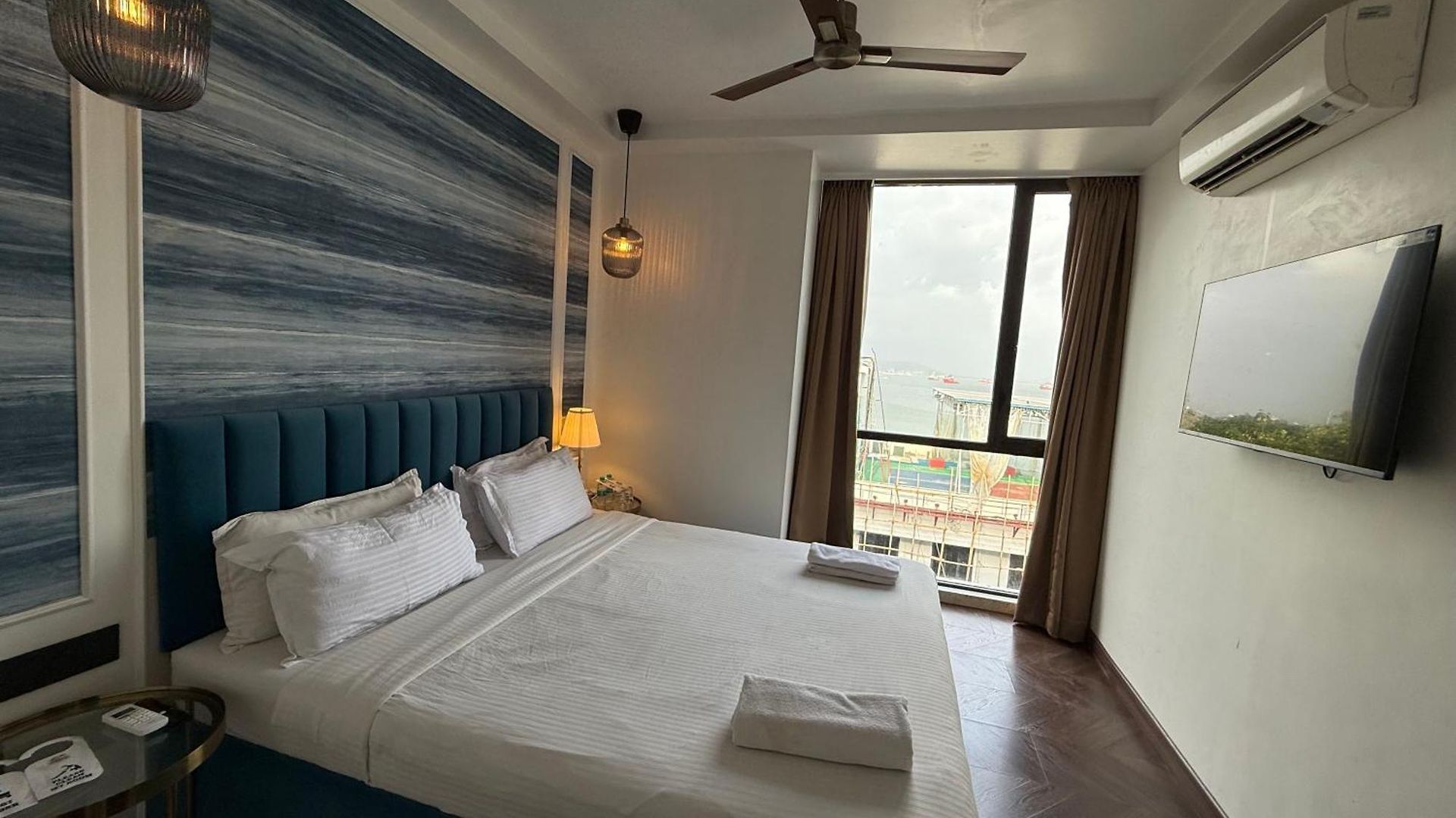 Palm Breeze - Colaba Hotel