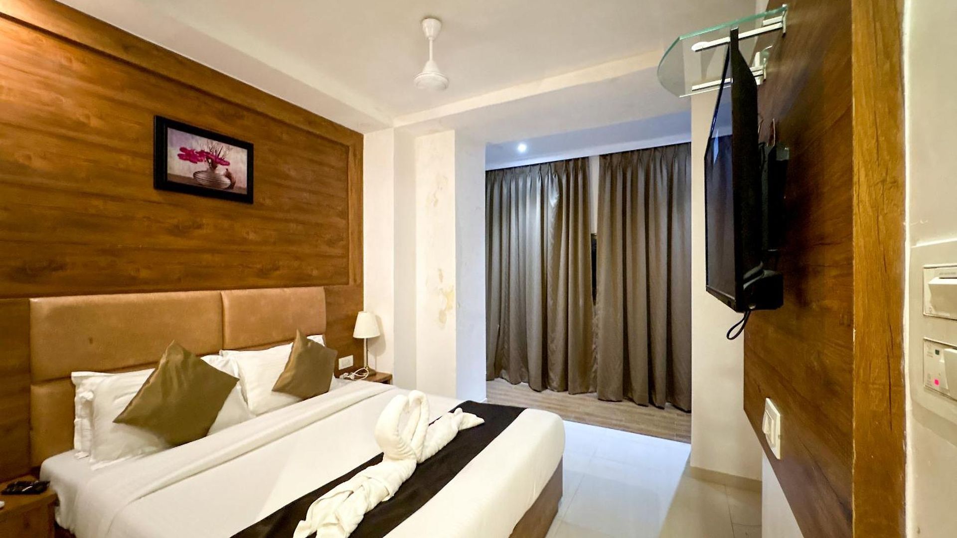 Hotel Palm Breeze - Colaba Mumbai