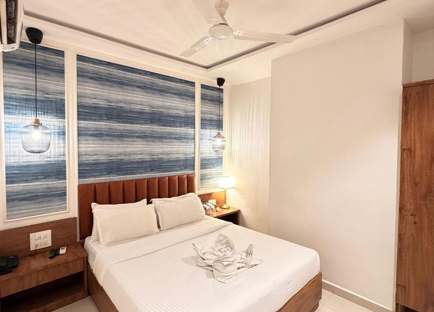 Palm Breeze - Colaba 3*