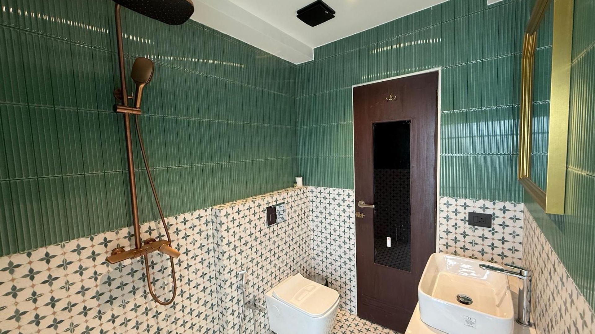 Hotel Palm Breeze - Colaba