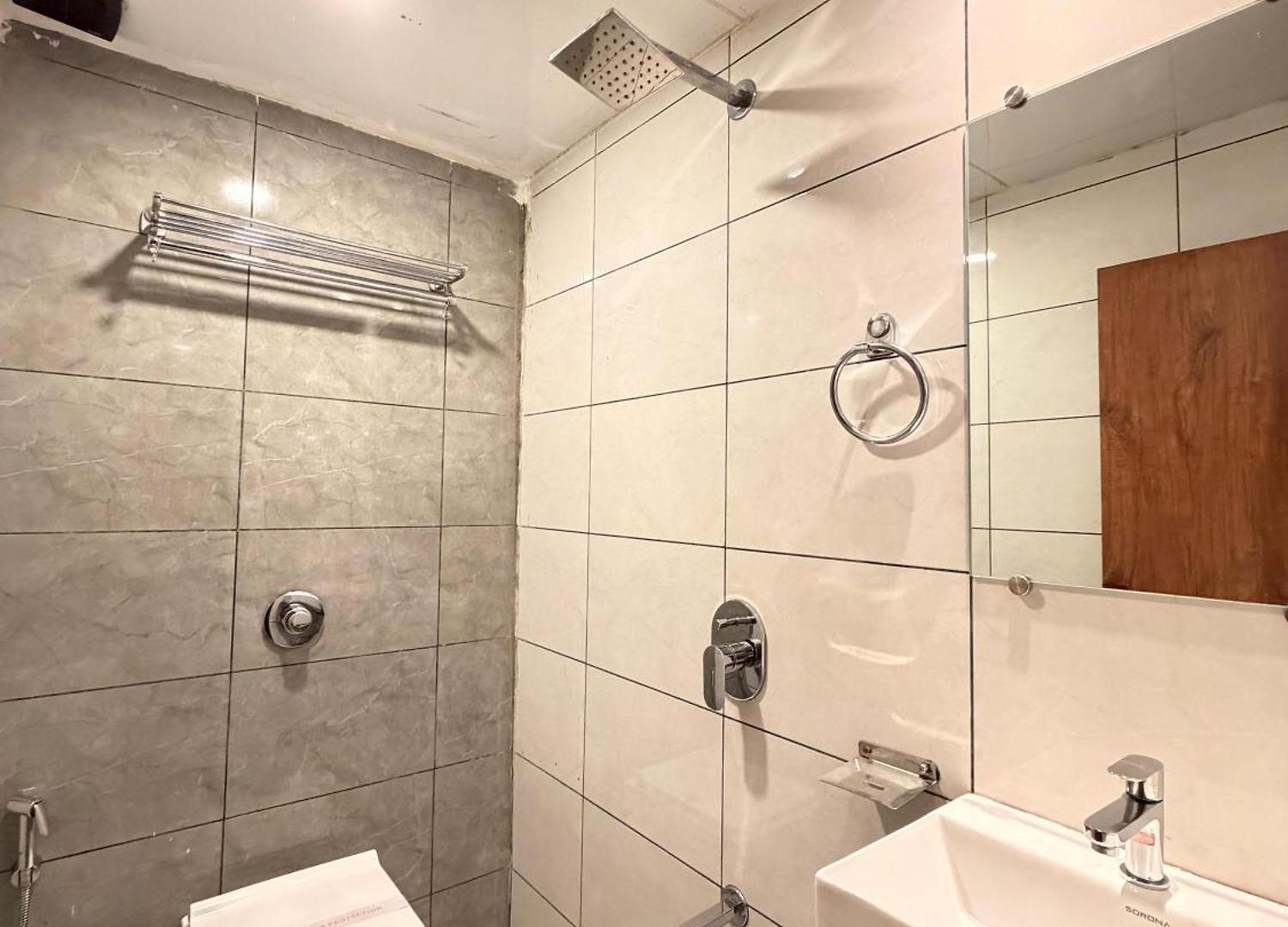Hotel Palm Breeze - Colaba