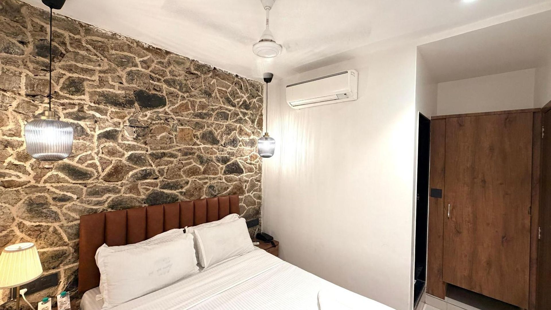 Palm Breeze - Colaba 3*
