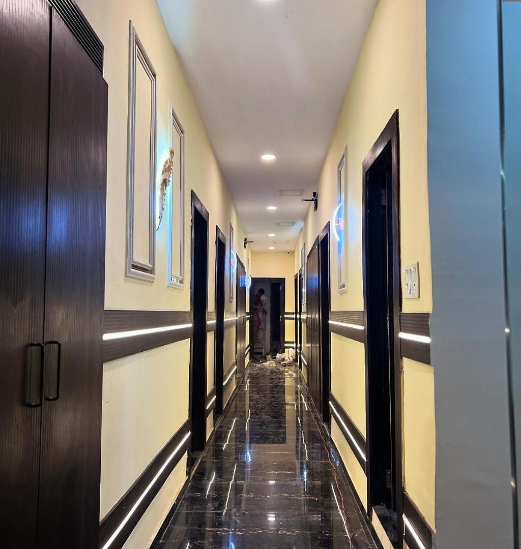 Sky Suite-sahar Cargo And Intl Airport *