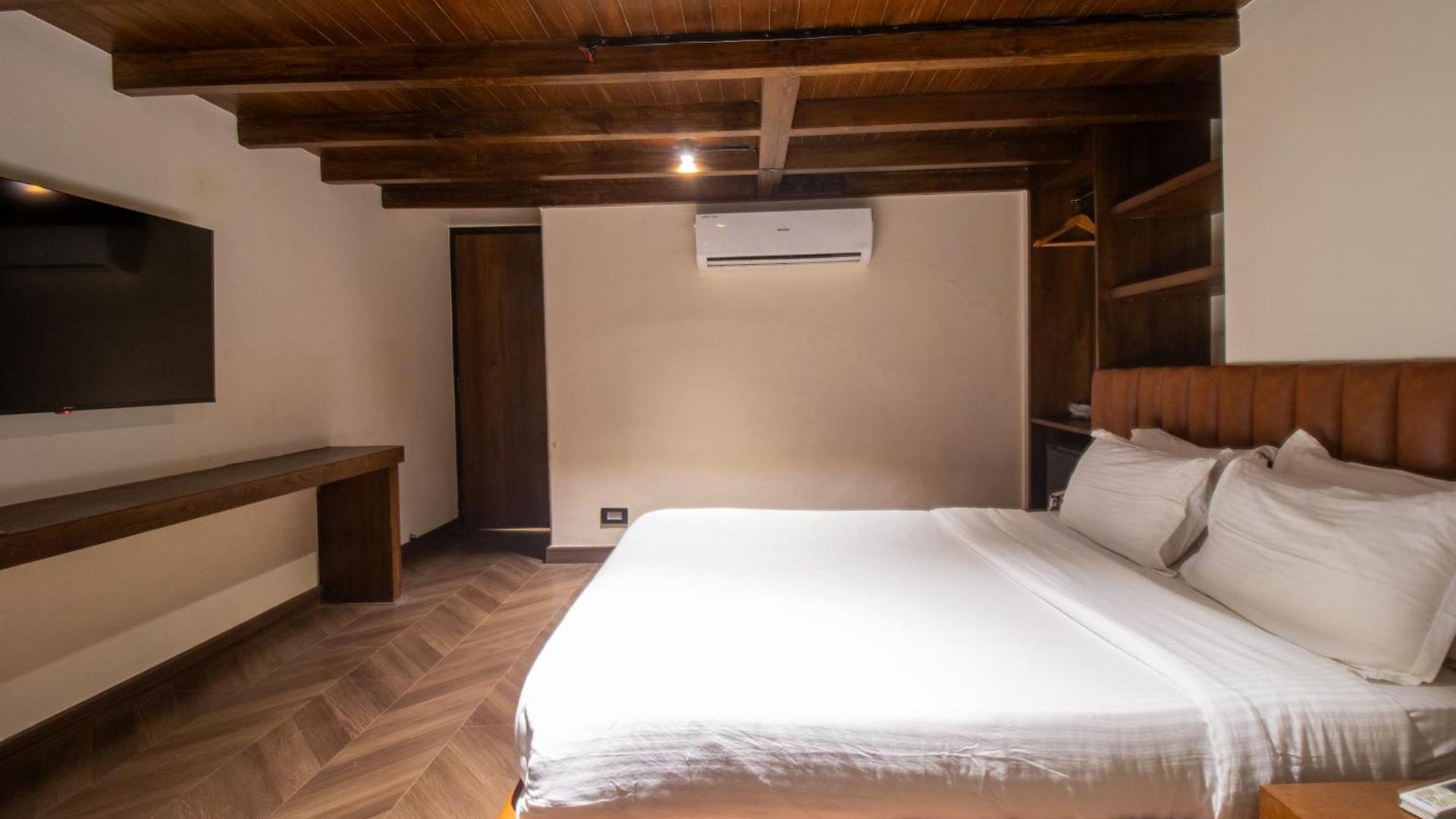 White Pearl - Colaba Hotel
