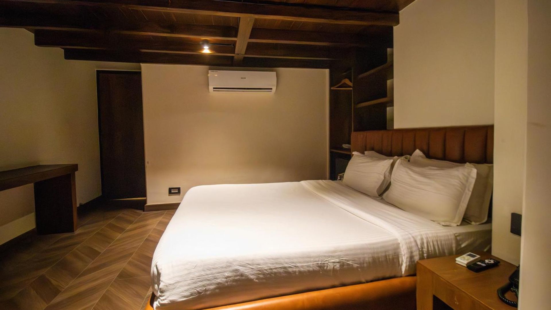 White Pearl - Colaba Hotel
