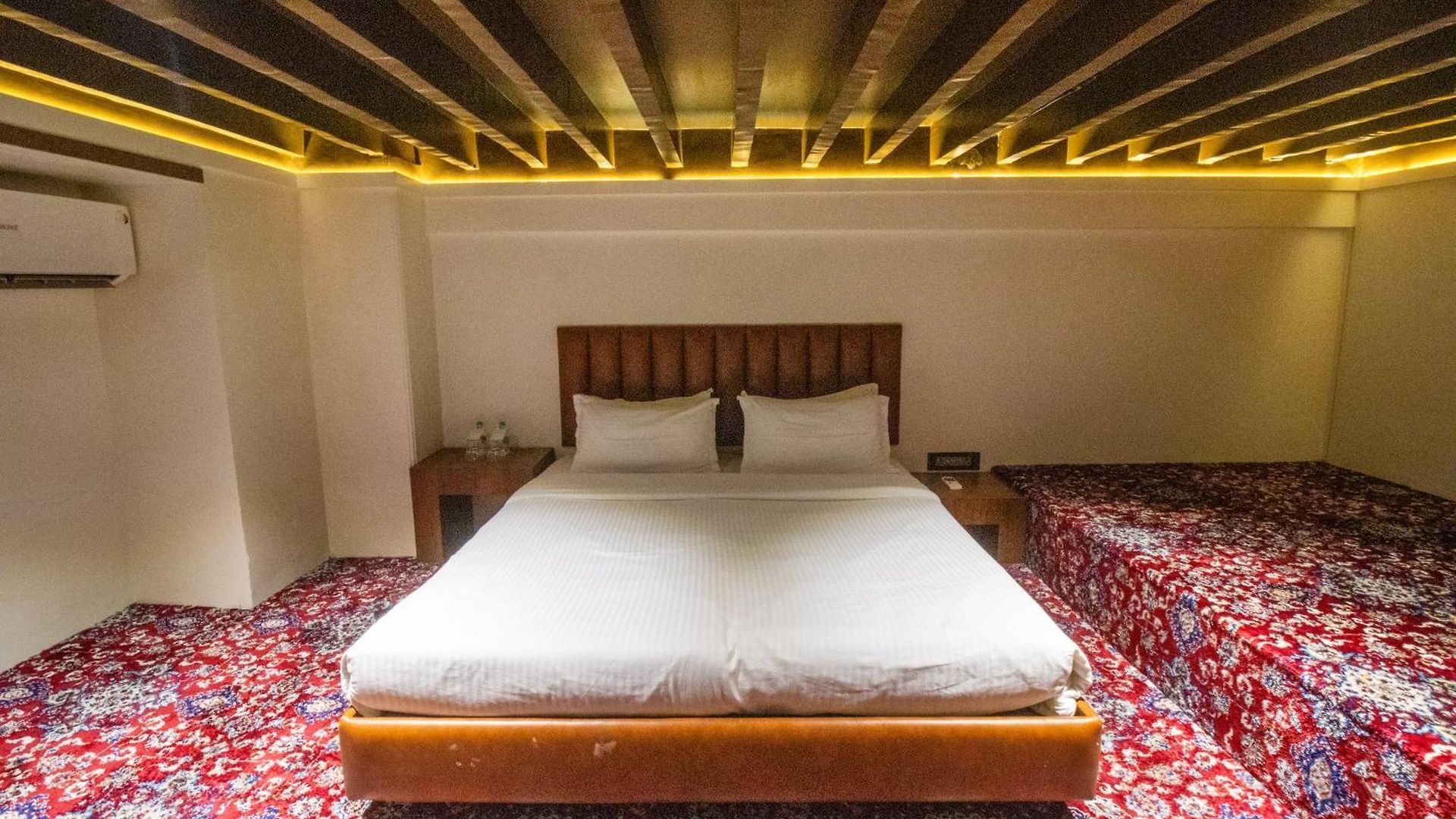 Hotel White Pearl - Colaba