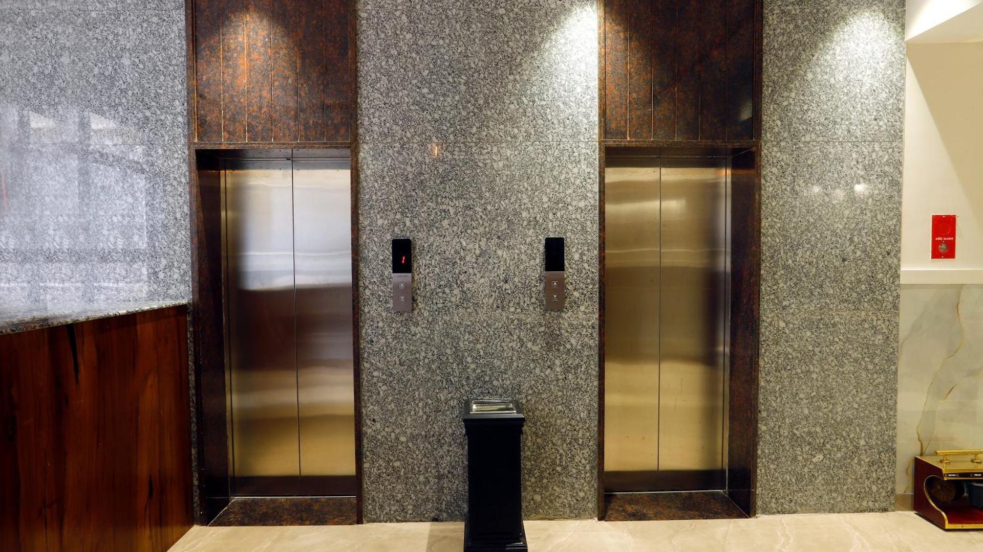 Breeze Bay Ex - Near Us Consulate, Bkc Hotel 2*