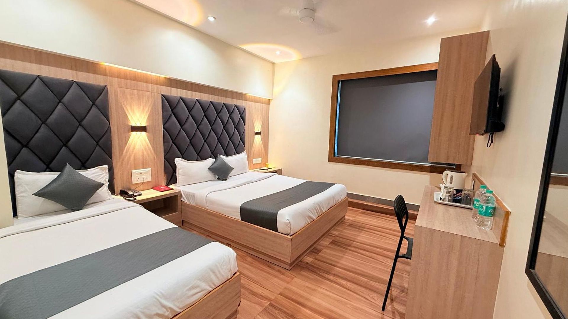 Hotel Riza Nesco Exhibition Centre Goregoan