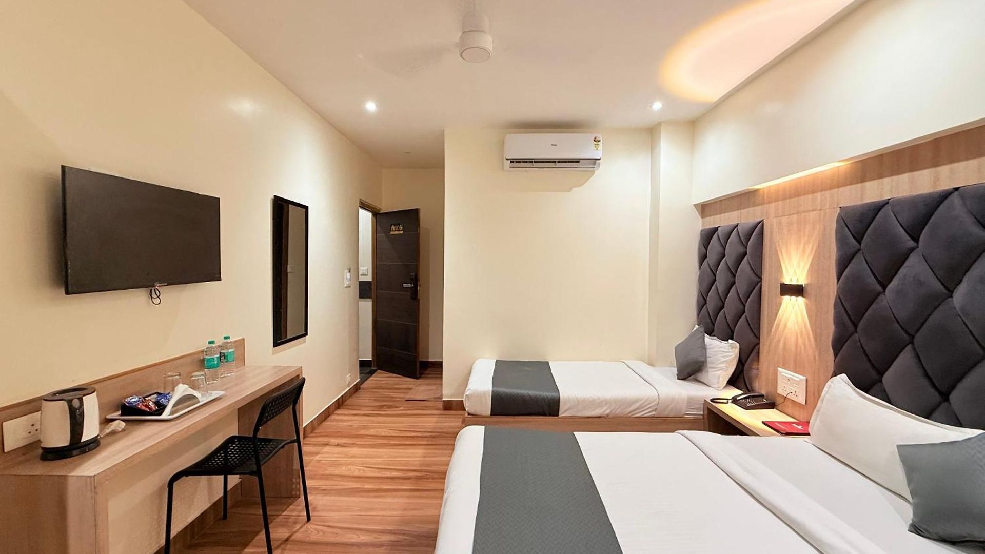 Hotel Riza Nesco Exhibition Centre Goregoan Mumbai