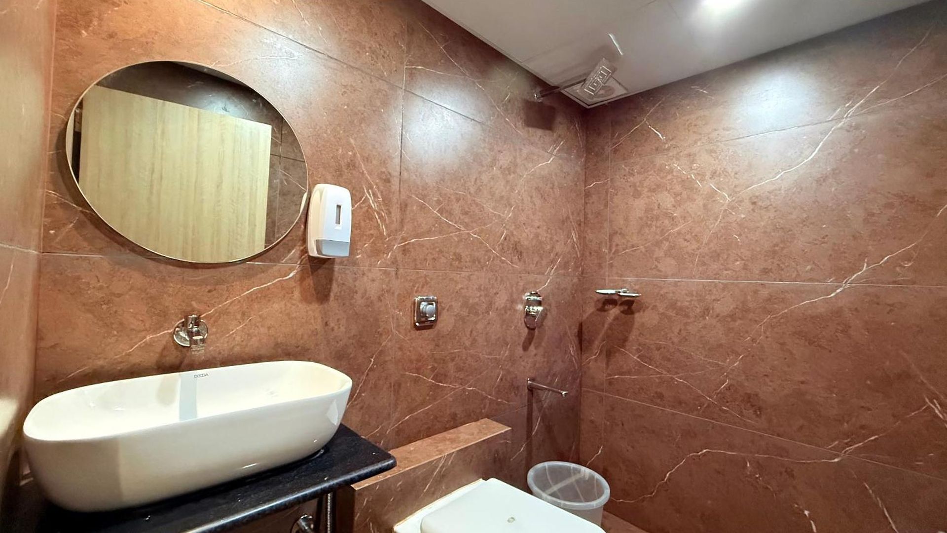 Riza Nesco Exhibition Centre Goregoan Hotel 3*