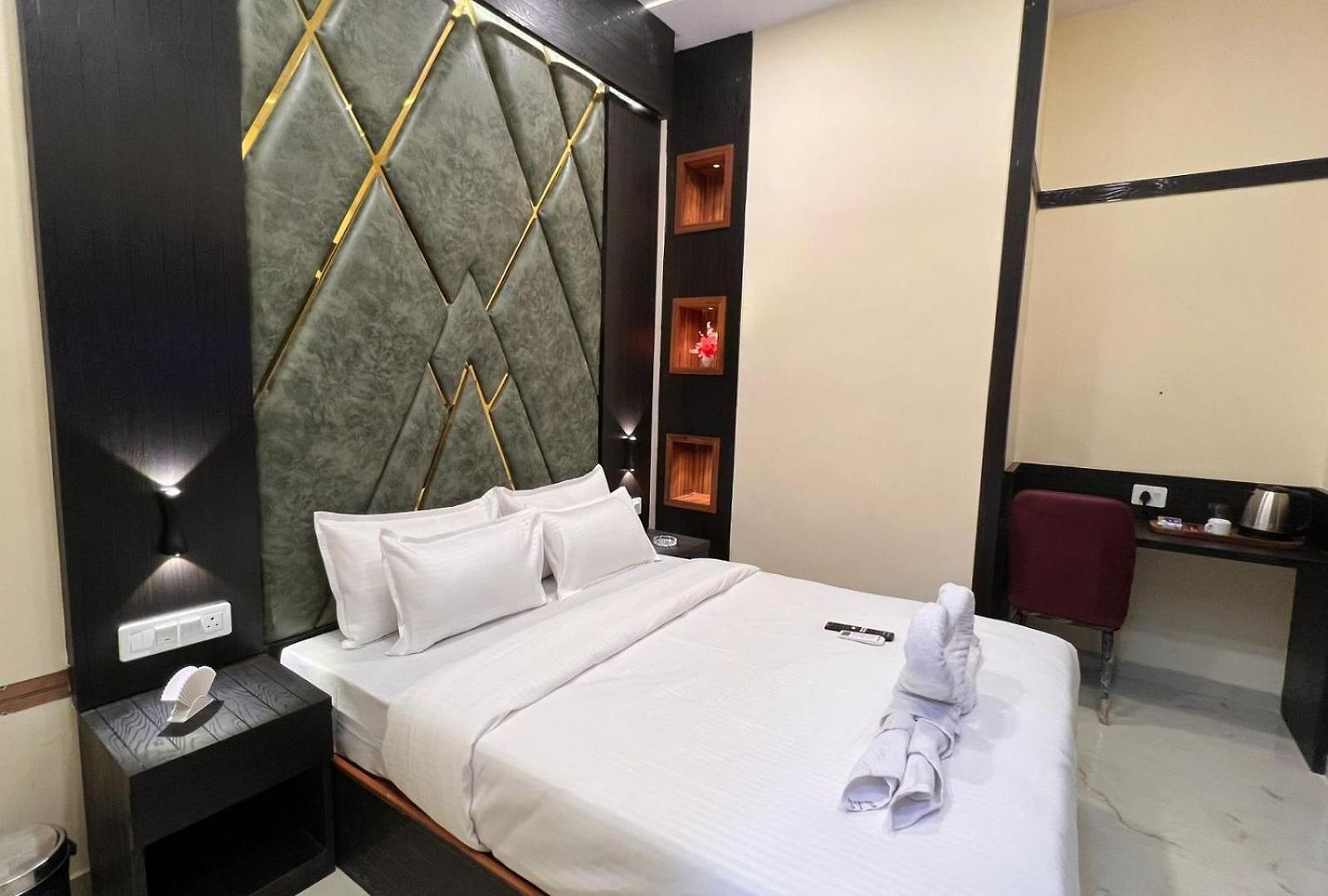 Sky By Glitz Nr Internatinational Airport Hotel Mumbai