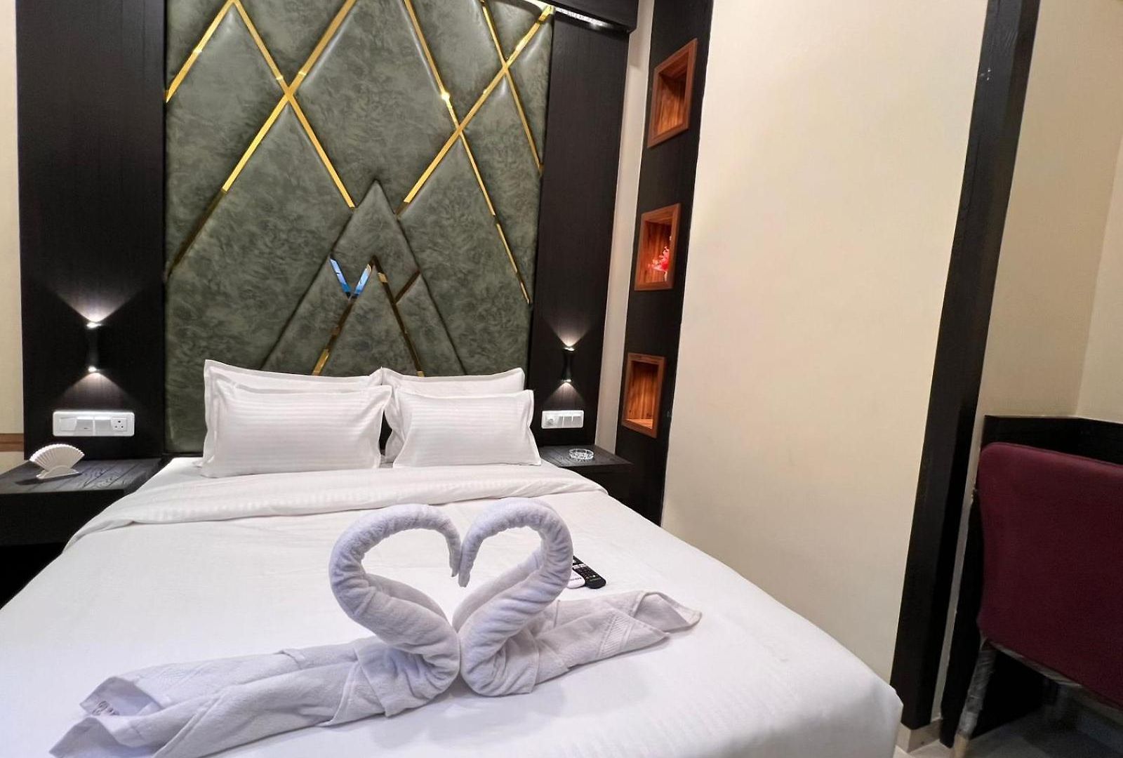 Hotel Sky By Glitz Nr Internatinational Airport Mumbai