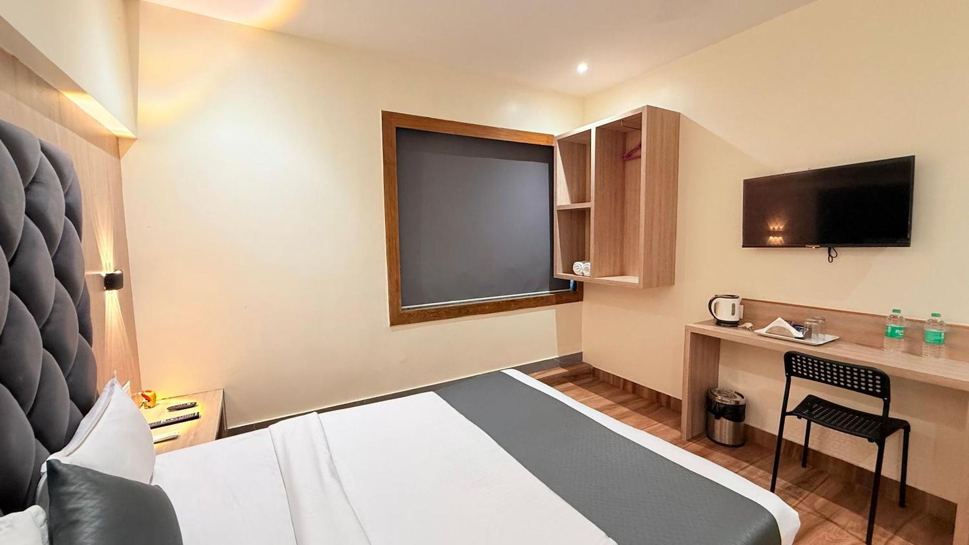 Riza Nesco Exhibition Centre Goregoan Hotel