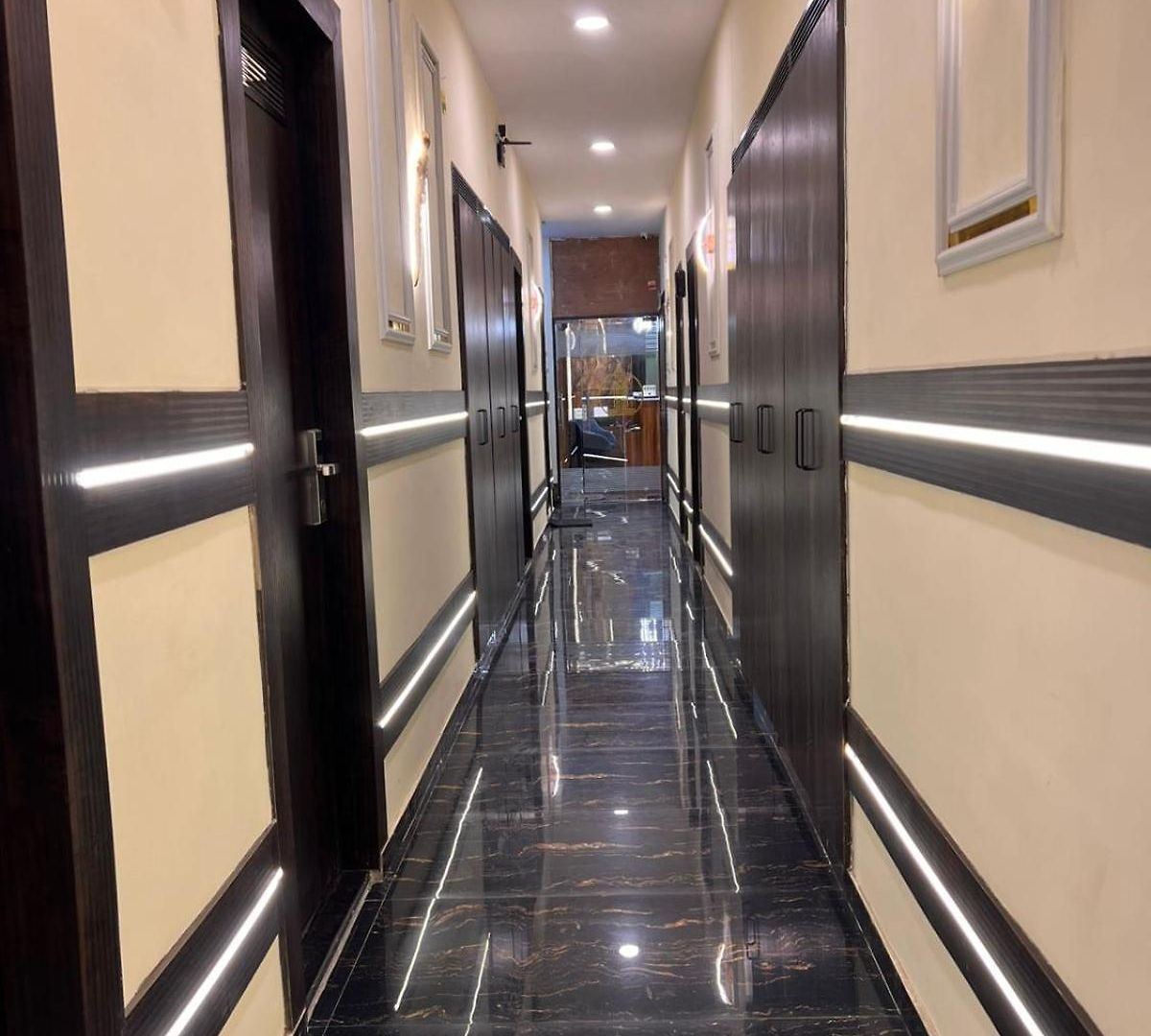 Sky By Glitz Nr Internatinational Airport 3* Mumbai