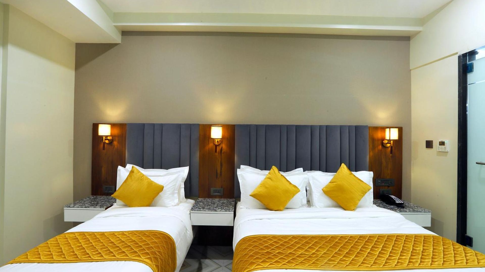 Hotel Breeze Bay Ex - Near Us Consulate, Bkc