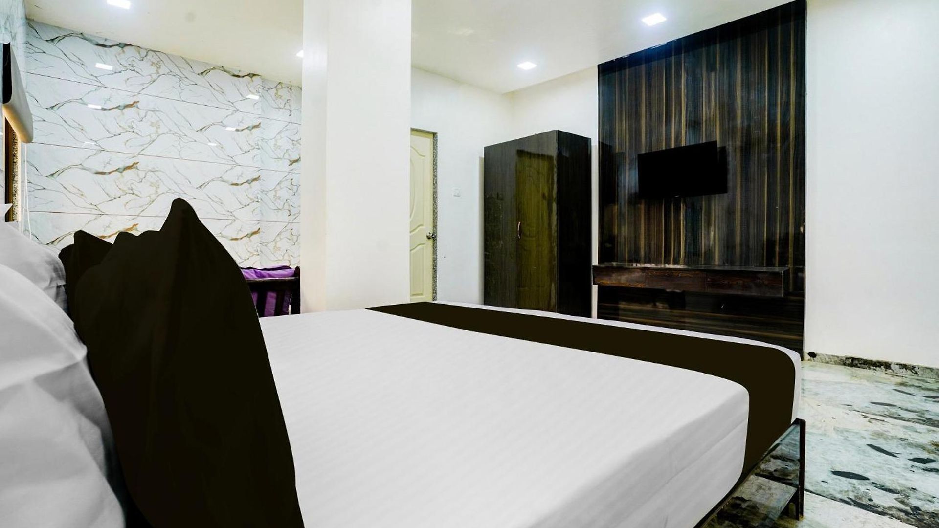 Collection O Ulhasnagar Birla Temple Formerly Yash Residency Hotel 3*
