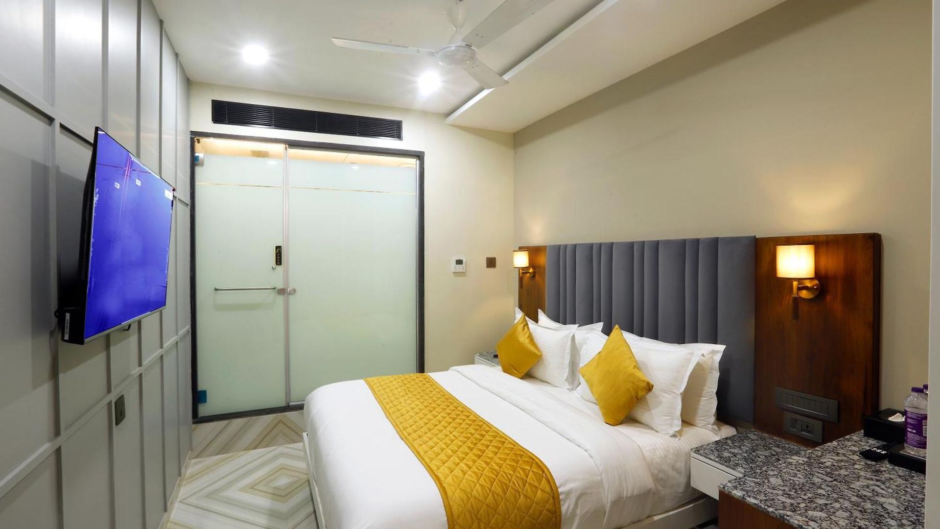 Breeze Bay Ex - Near Us Consulate, Bkc Hotel