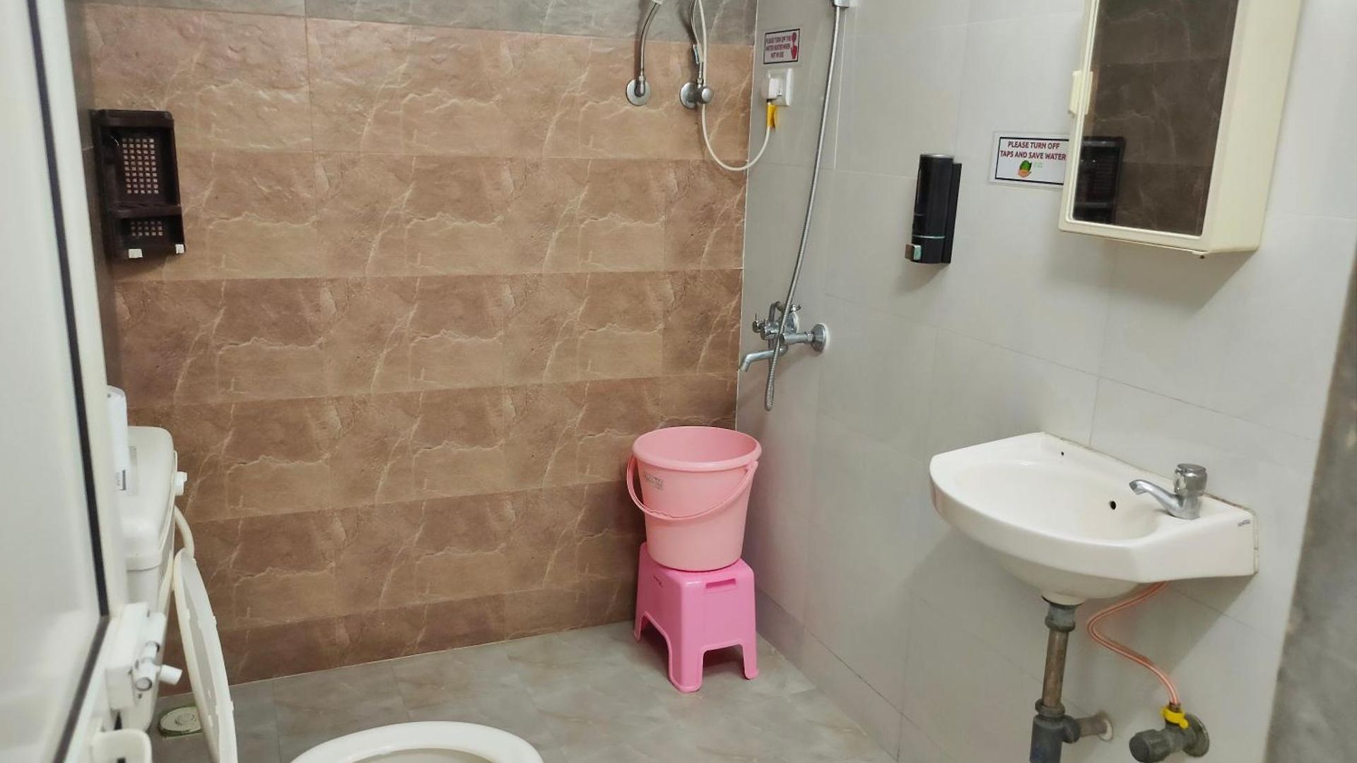 Ivory Room, Ac, Smart Tv, Ensuite, Independent Homestay *