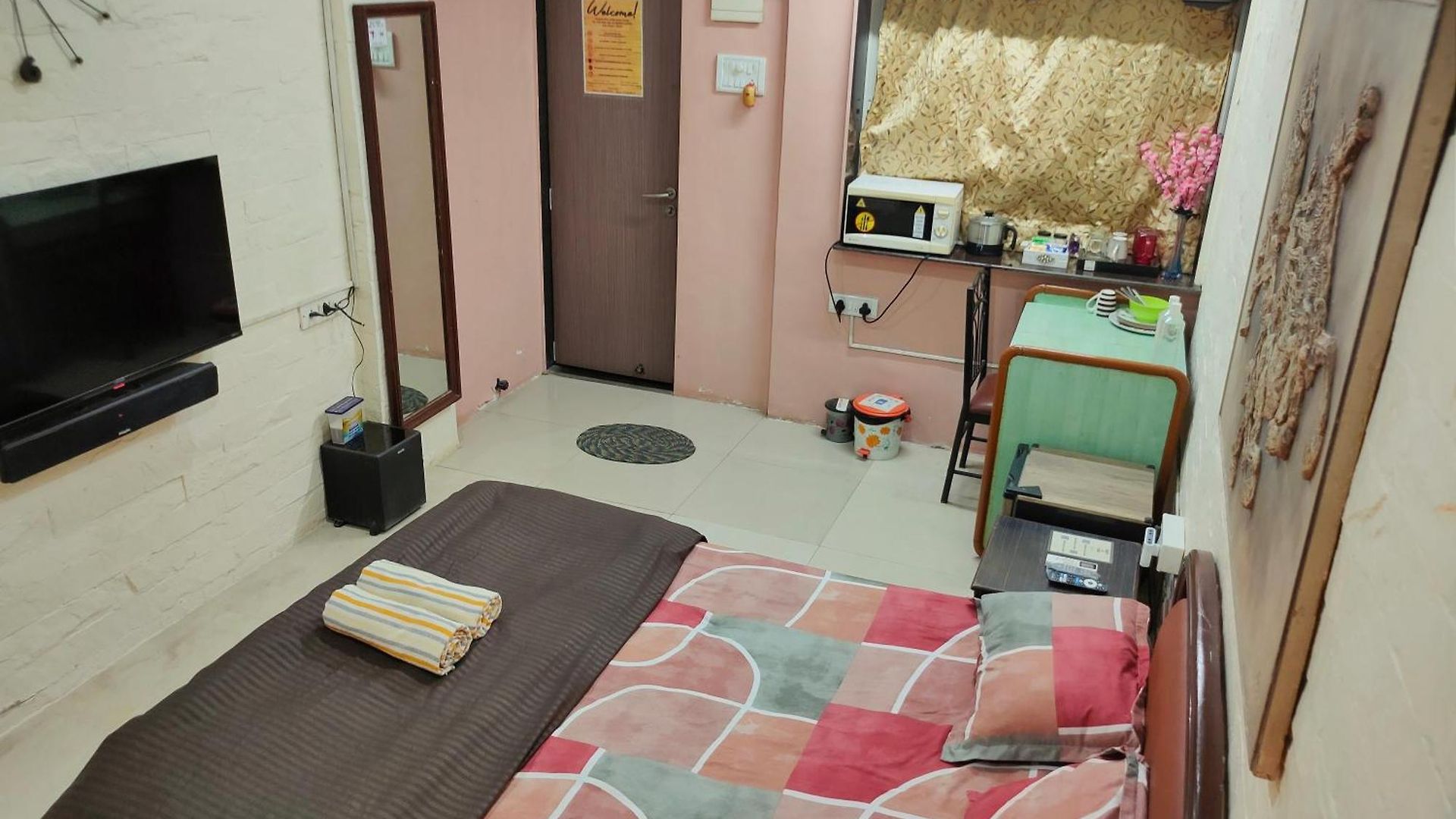 Ivory Room, Ac, Smart Tv, Ensuite, Independent Homestay *