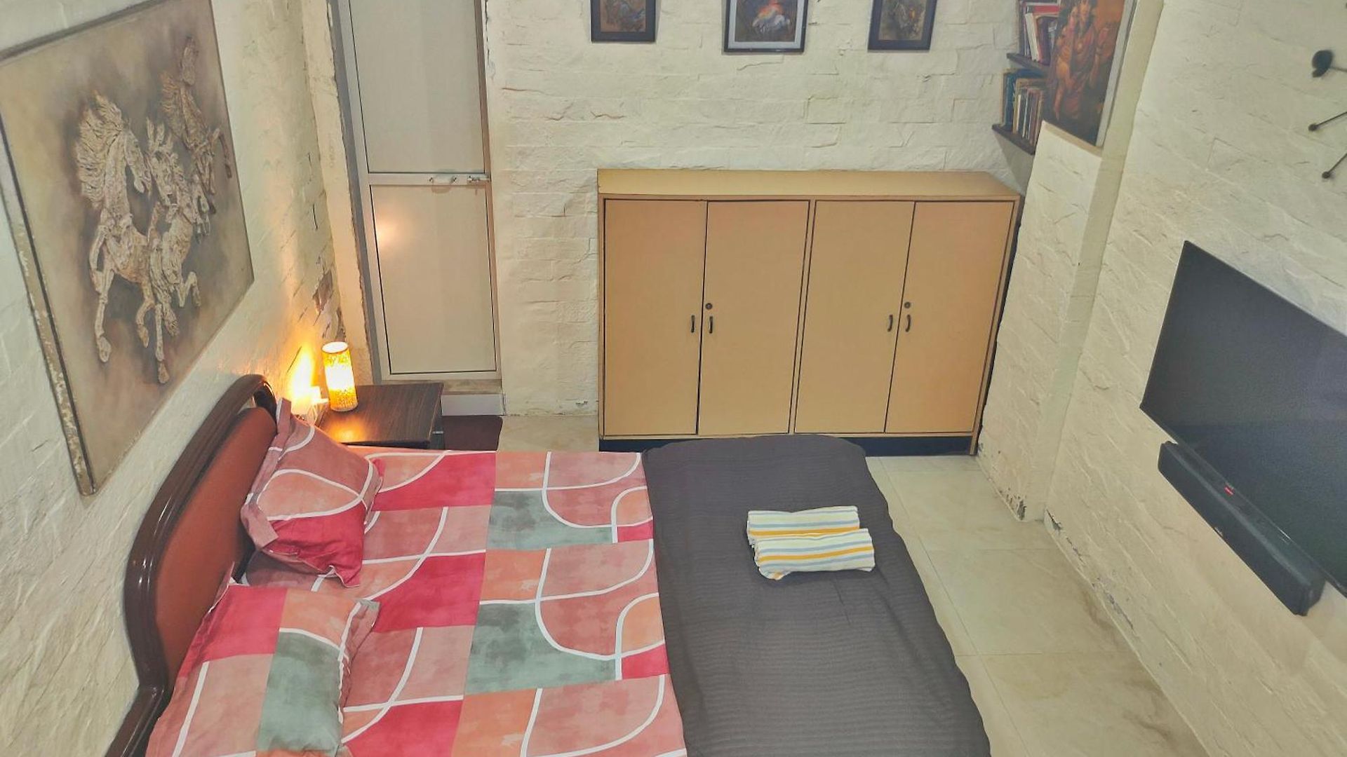 Ivory Room, Ac, Smart Tv, Ensuite, Independent Homestay Mumbai