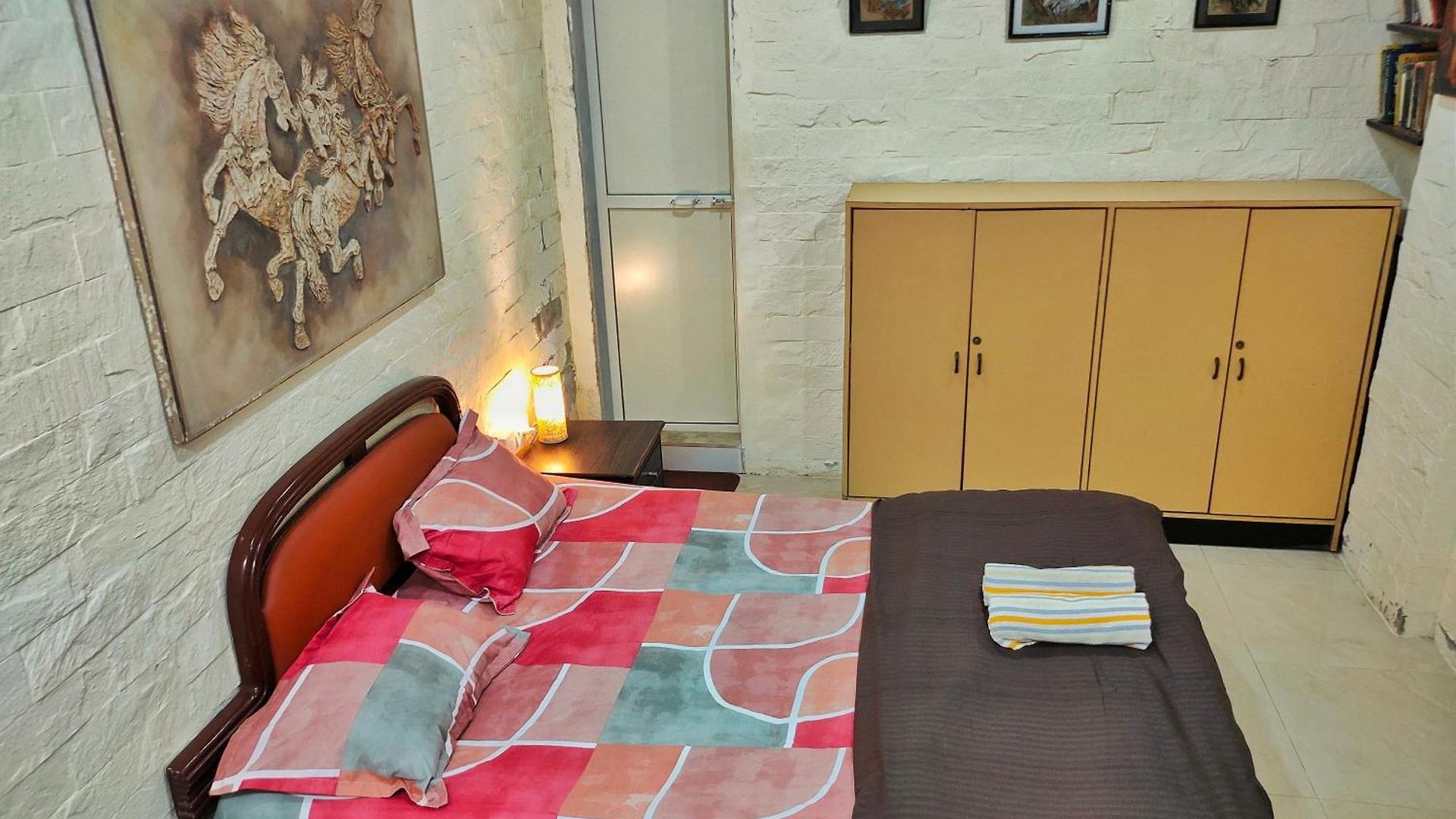Homestay Ivory Room, Ac, Smart Tv, Ensuite, Independent *