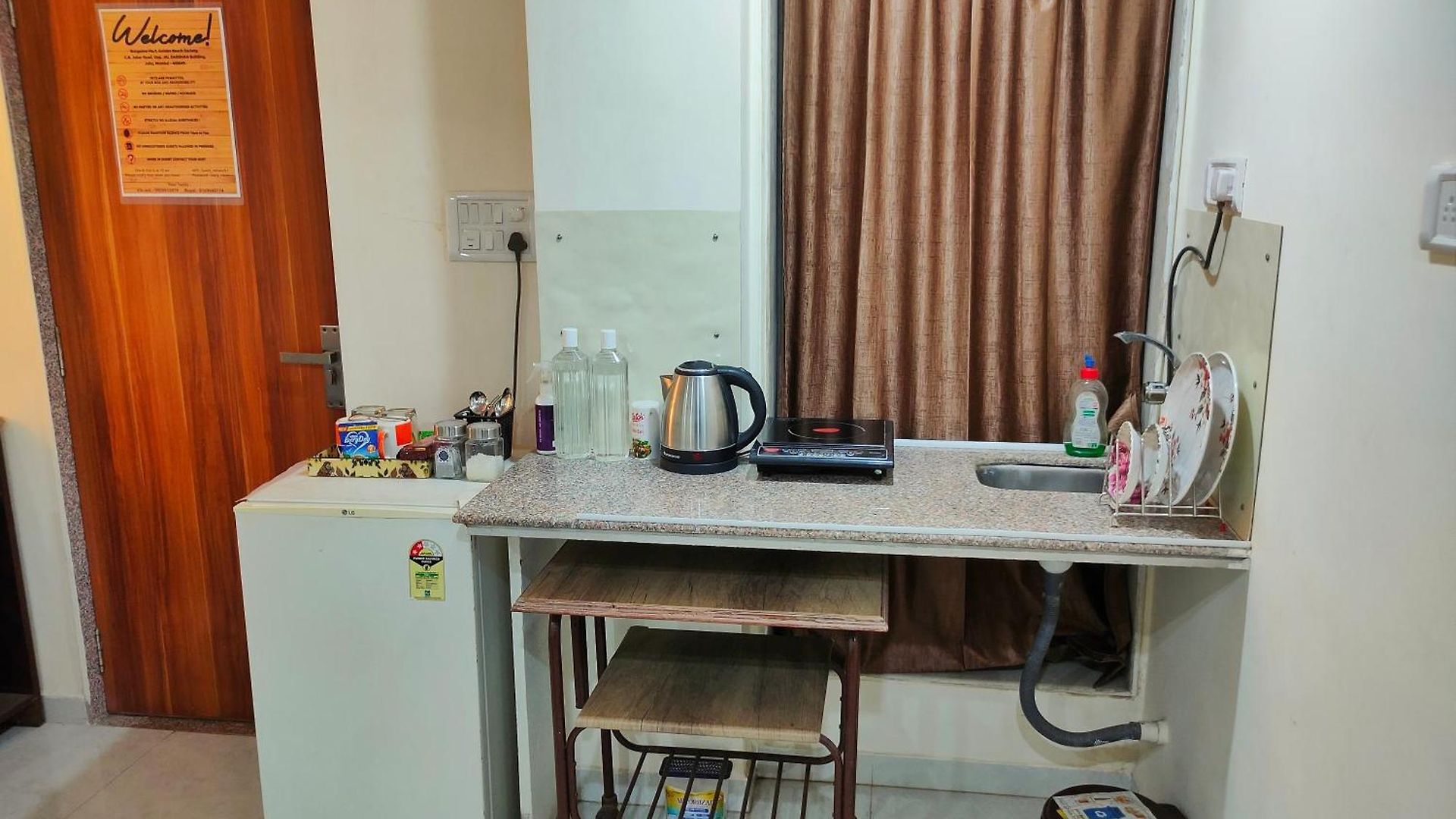 Homestay Ebony - Ac, Kitchenette, Ensuite, Independent