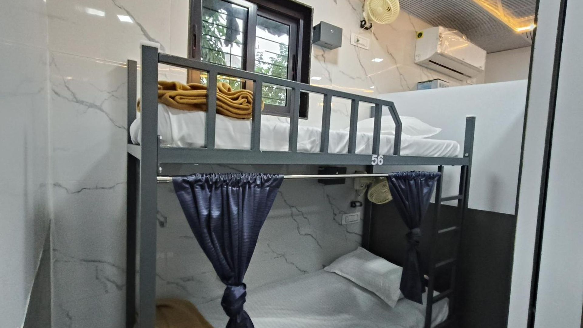 Hostel Basera And Separate For Group In Andheri East - Marol Mumbai