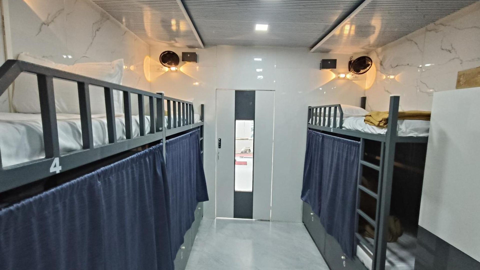 Hostel Basera And Separate For Group In Andheri East - Marol *