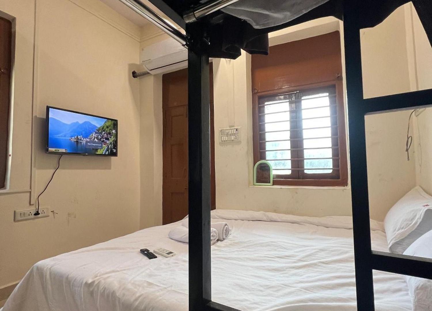 Galaxy Executive & Ac Guest house *