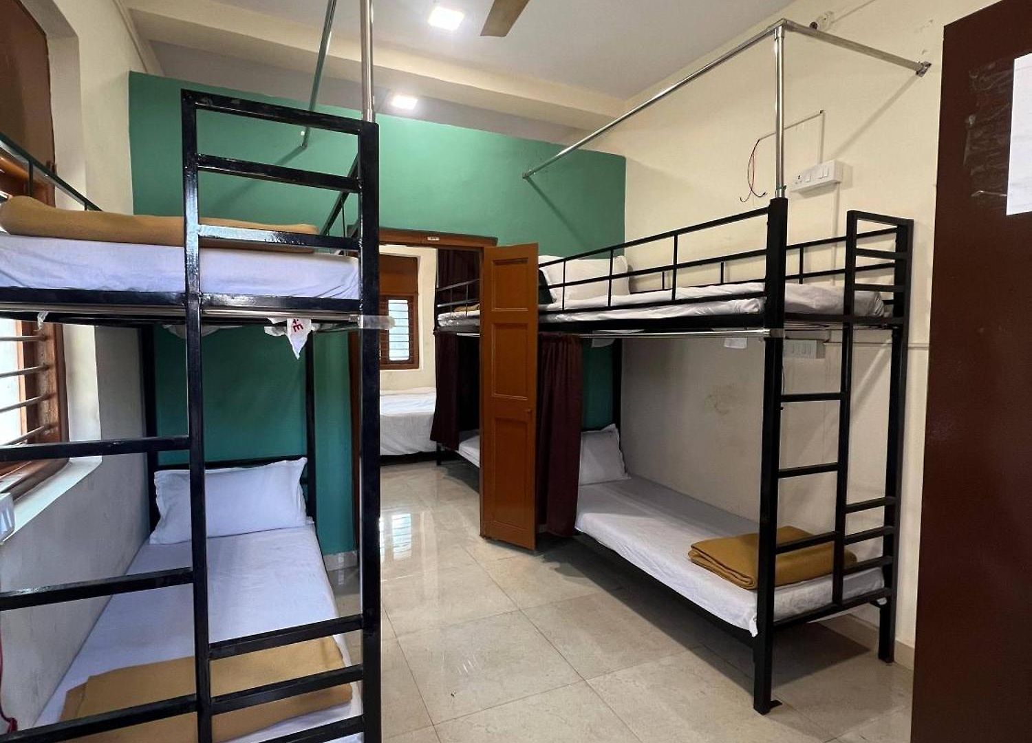 Galaxy Executive & Ac Guest house *