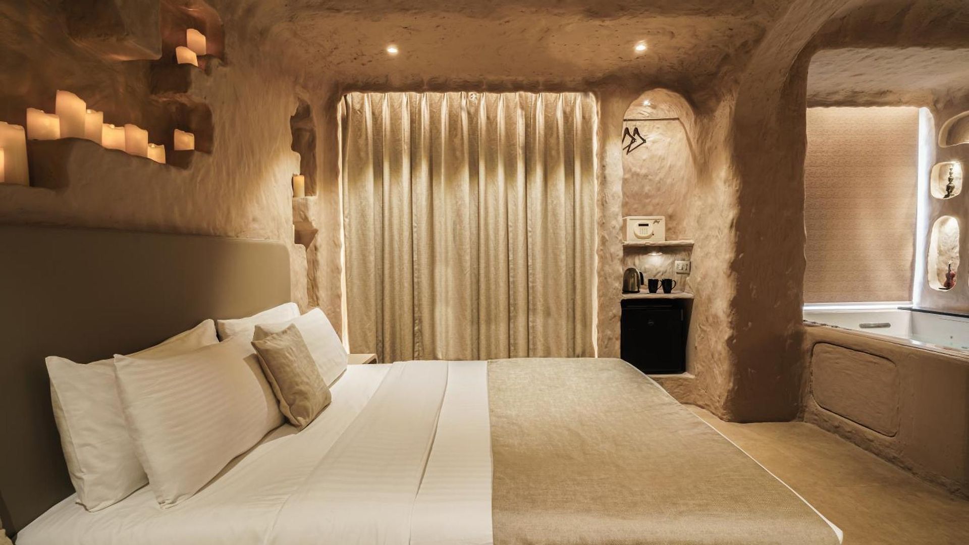 Dragonfly - The Art Hotel 4*