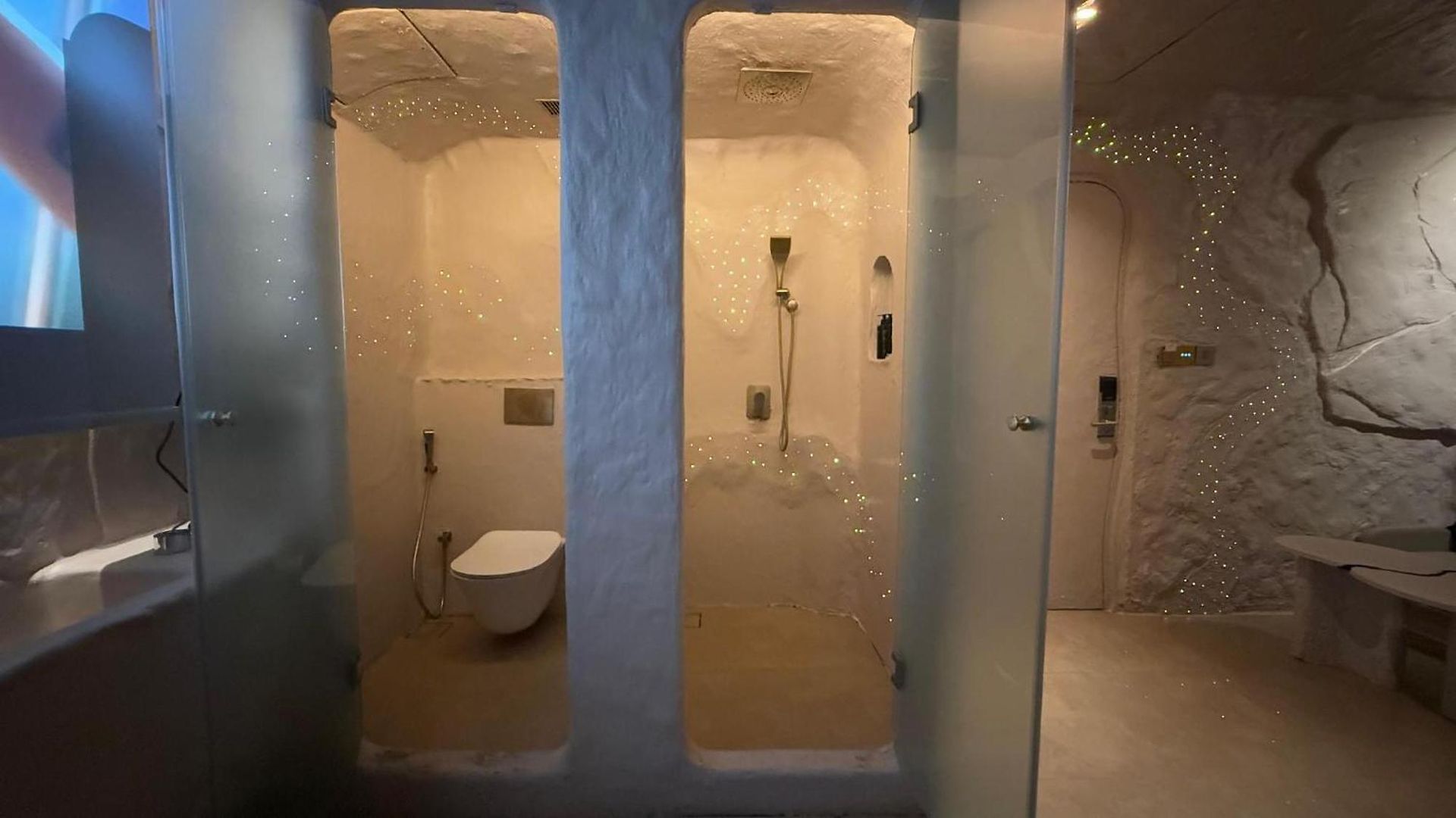 Dragonfly - The Art 4* Mumbai