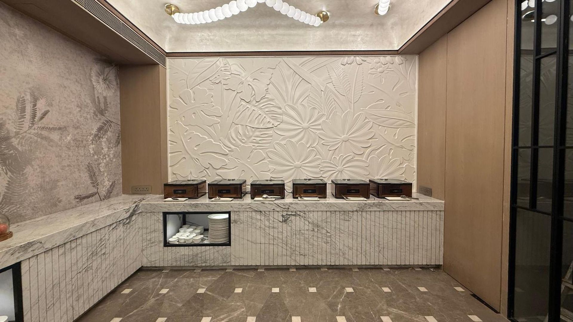 Dragonfly - The Art Hotel