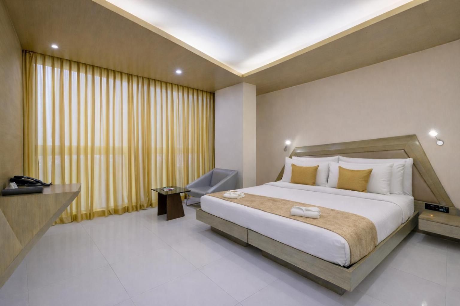 Hotel Dragonfly - The Art