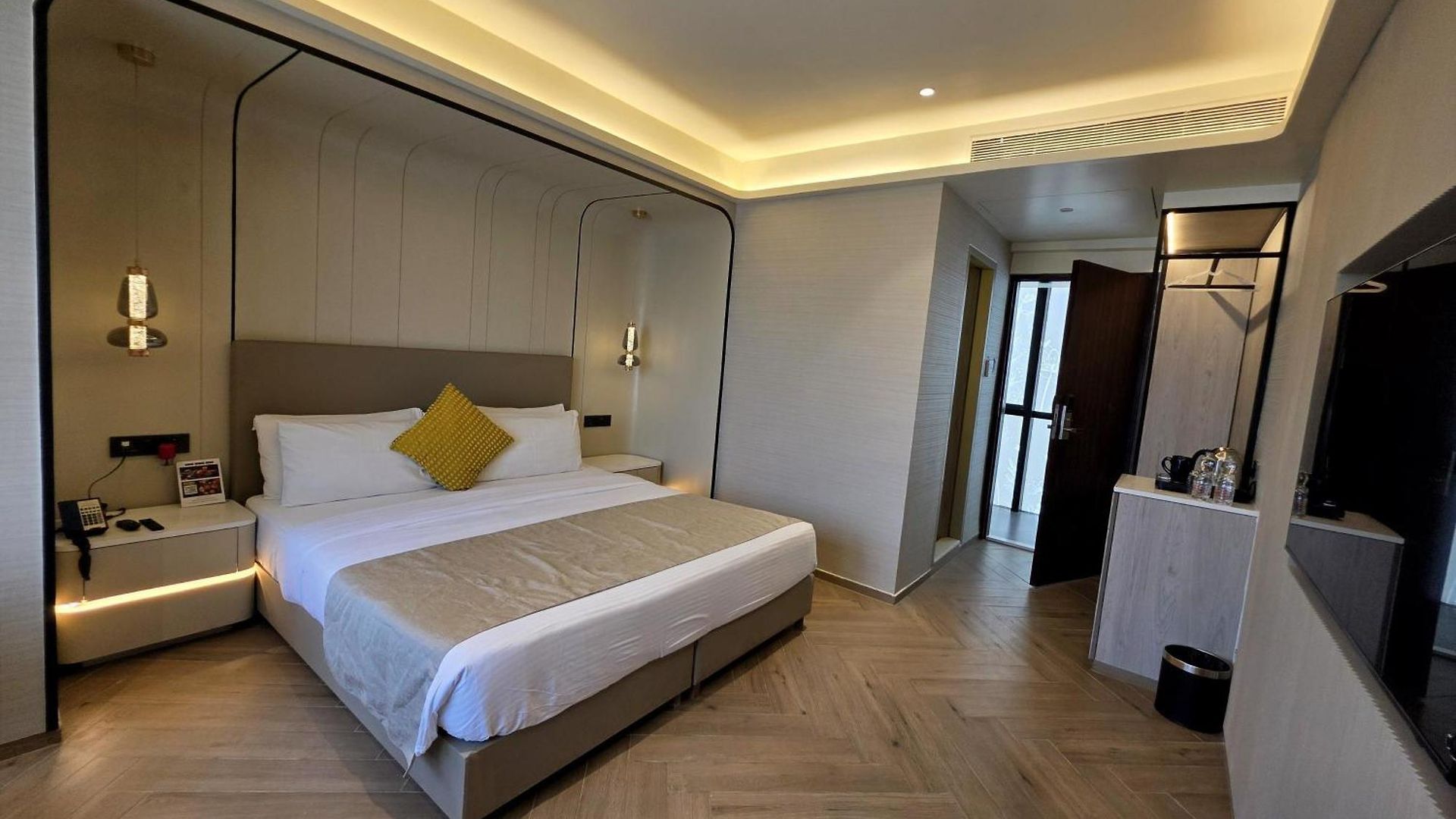 Hotel Dragonfly - The Art Mumbai