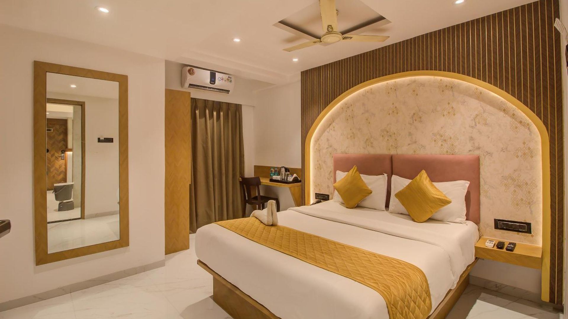 Hotel Malad Opposite Malad Railway Station Mumbai