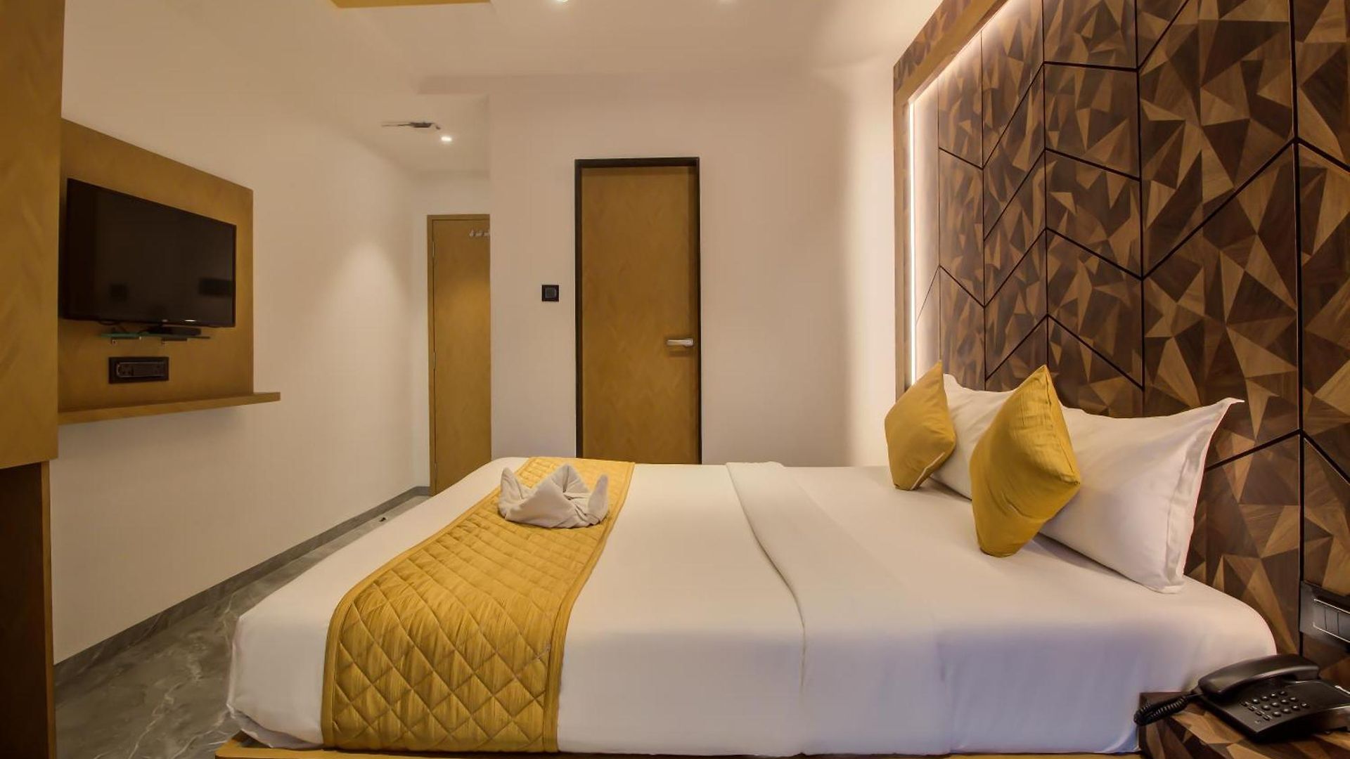 Malad Opposite Malad Railway Station Hotel