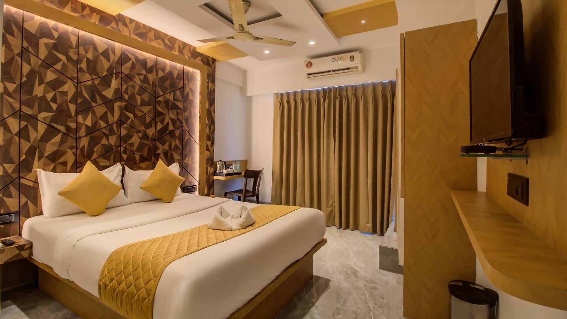 Hotel Malad Opposite Malad Railway Station