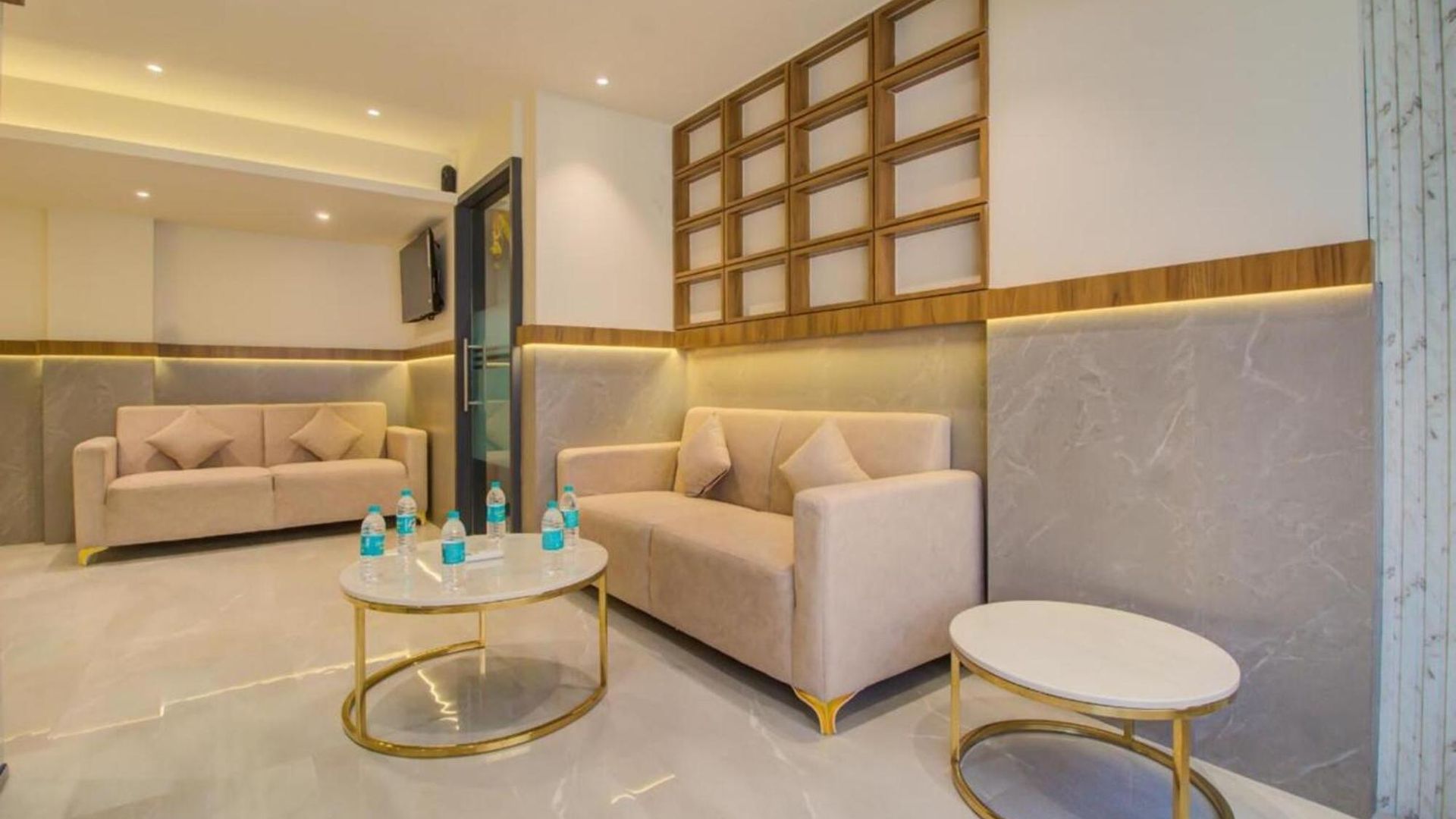 Malad Opposite Malad Railway Station 3*